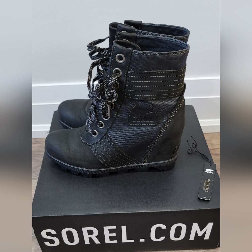 Sorel Lexie Wedge Boots Waterproof Leather and Canvas - Size 7